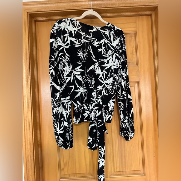 Express wrap top - Picture 2 of 3